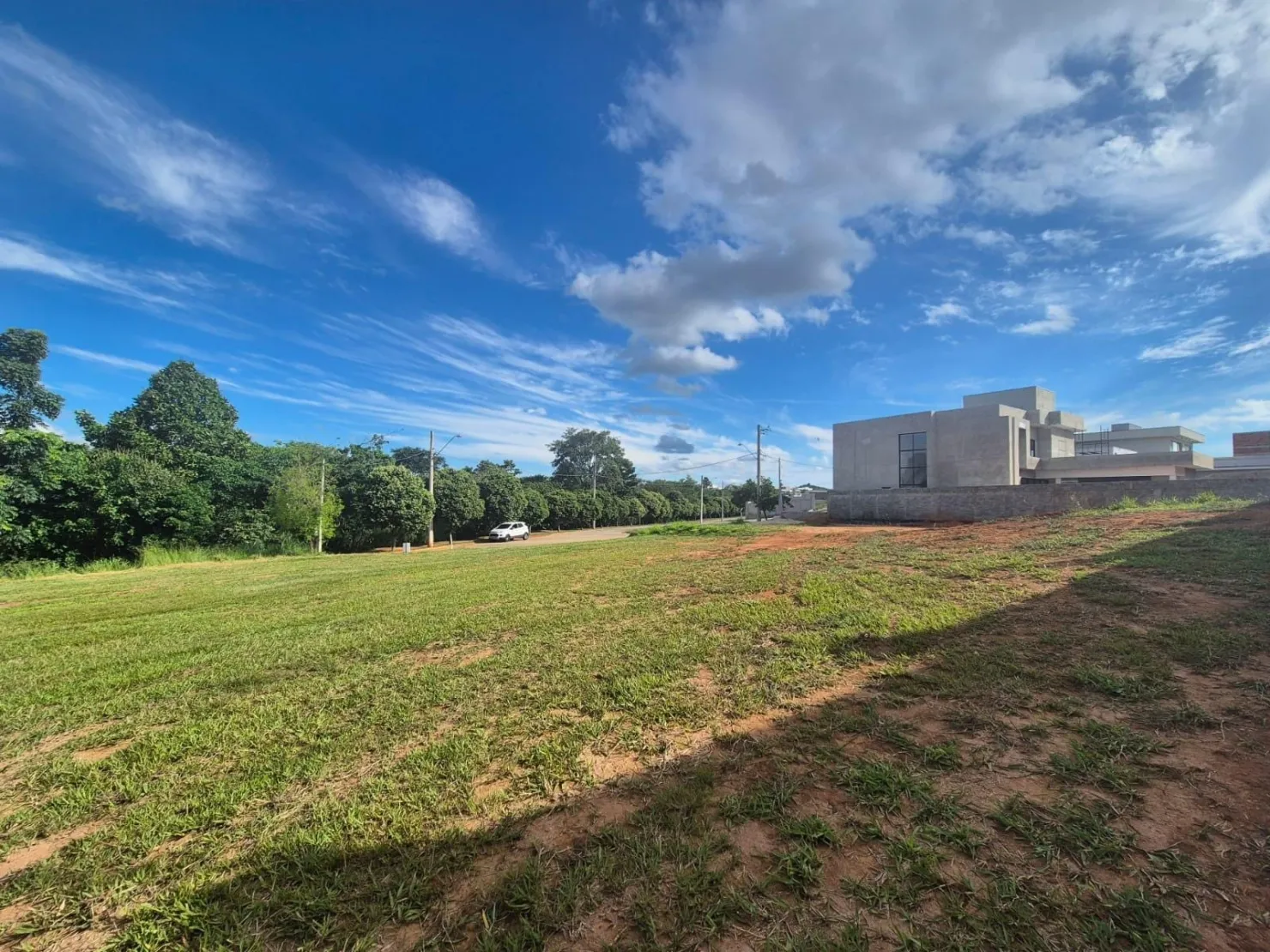 Imagem Terreno de 1219m² no Condomínio Colonial Village 2, ao Lado da Área Verde, em Localização Privilegiada!