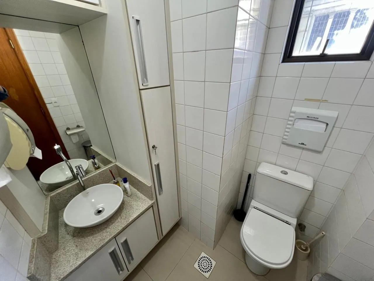 Imagem Clínica Odontológica mobiliada e equipada, 38 m2 com 2 vagas individuais na Av. Vinte e Quatro de Outubro