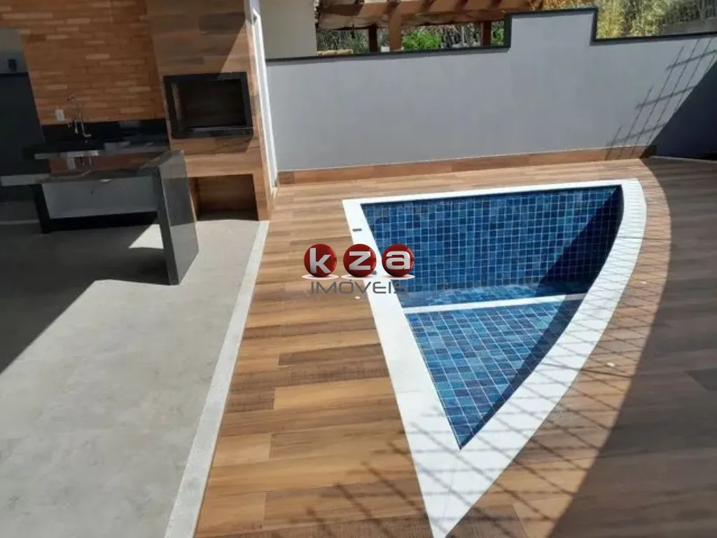 Imagem Luxuosa Casa em Condomínio à Venda em Valinhos-SP, Bairro Le Village 3 Quartos, 3 Suítes, 2 Salas, 5 Banheiros, 2 Vagas, 230m².