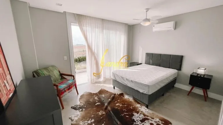 Imagem Casa térrea com 3 suítes e beira de lago com piscina