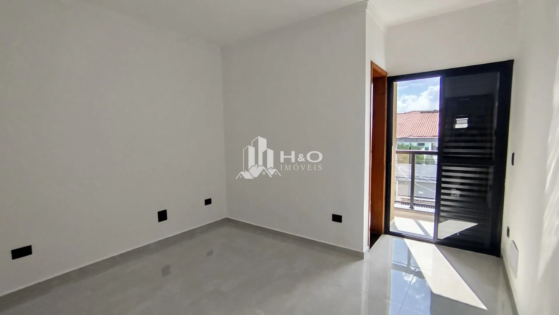 Imagem Sobrado Frontal à Venda - 3 Dormitórios (1 Suíte) - Acabamento em Porcelanato! BAIRRO JARDIM BRASILIA