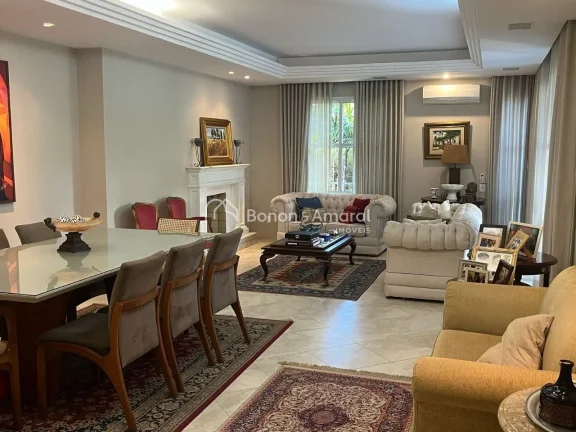 Imagem Apartamento com living para dois ambientes com lareira, ampla varanda e quintal privativo, sala de j...