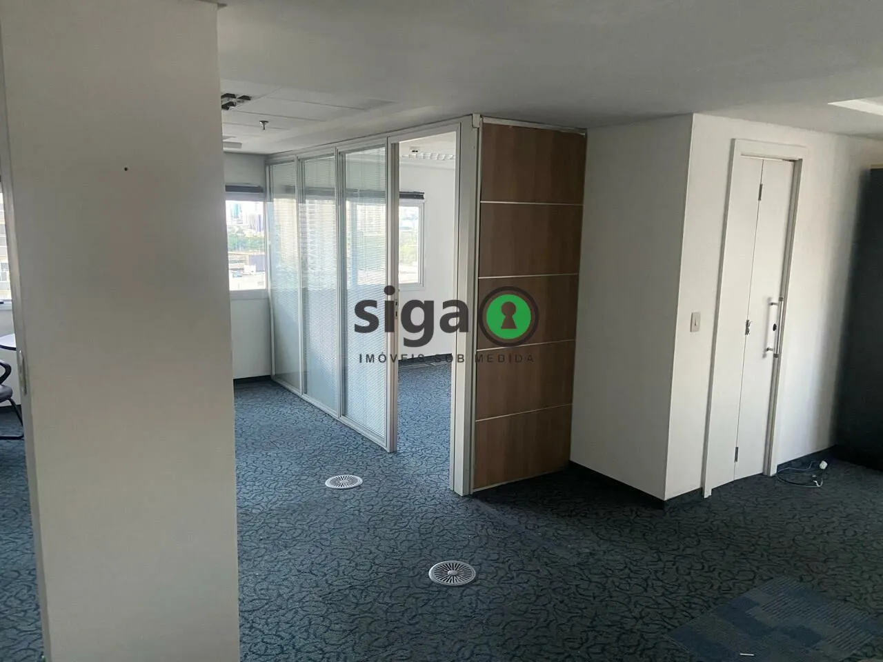 Imagem Conjunto Comercial Pronto para Uso ao Lado do Metrô na Barra Funda com 6 Vagas de Garagem