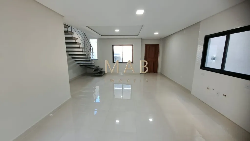 Imagem Casa Geminada de Alto Padrão à Venda em Ótima Localização na Praia de Ingleses - Florianópolis/SC!