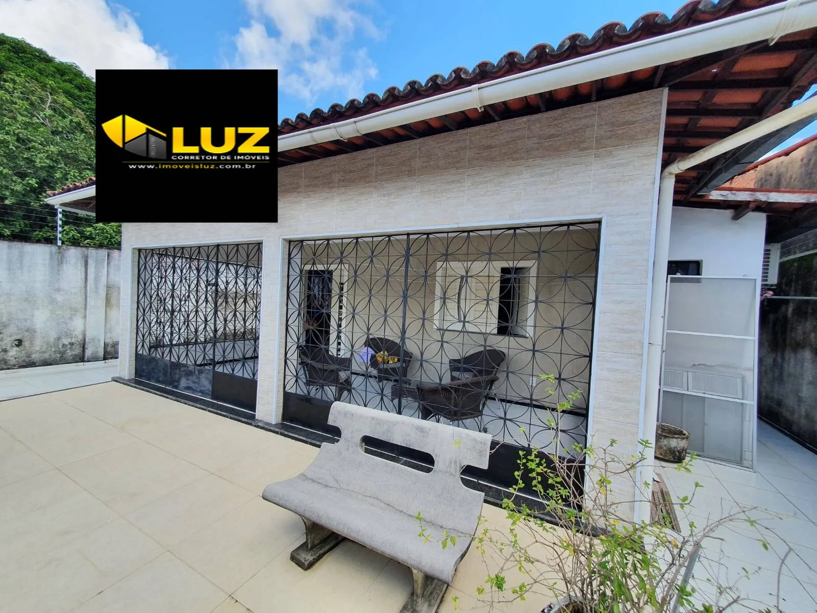 Imagem Casa com 528m² de Terreno em Messejana - Ideal para Morar ou Empreender!