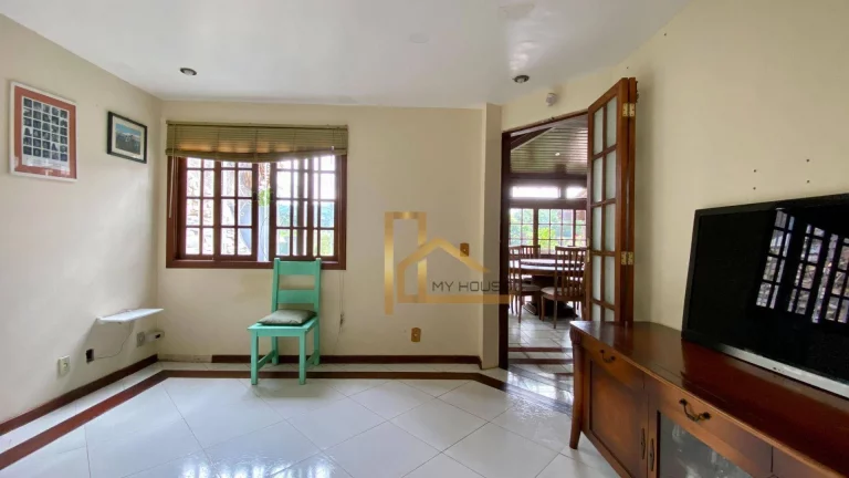 Imagem Casa com 5 dormitórios sendo 2 suítes à venda, 220 m² por R$ 990.000 - Golfe - Teresópolis/RJ