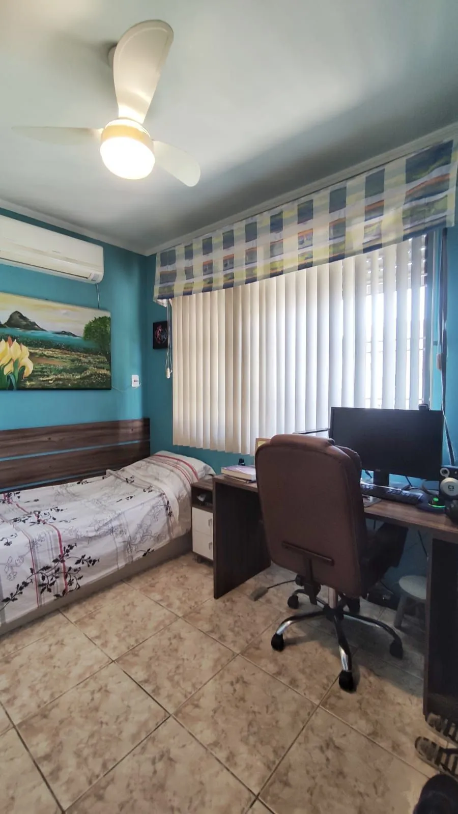 Imagem Casa com 4 Quartos e 2 banheiros e 2 Suites à Venda, 153 m² por R$ 990.000