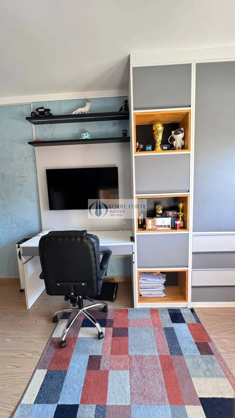 Imagem Belo Sobrado com 3 Suítes, 2 Vagas de Garagem e Piscina na Vila Carrão