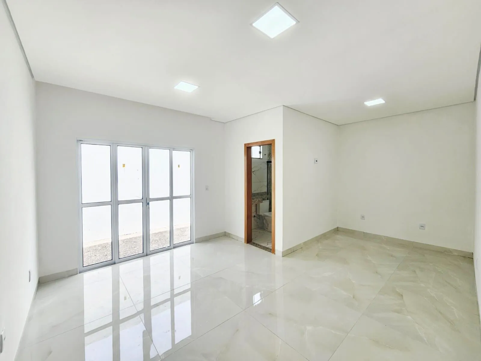 Imagem Casa 2 quartos 1 suite Bairro altos do coxipo.