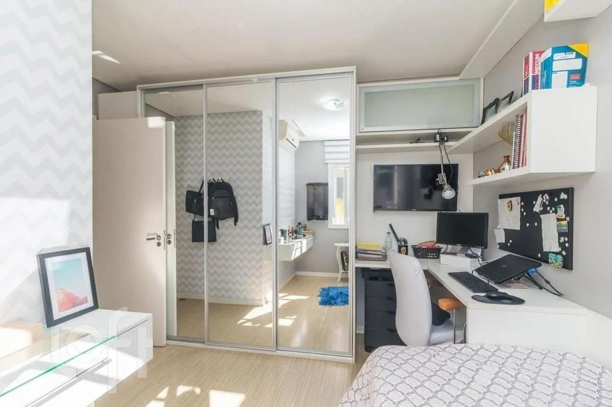 Imagem Casa com 03 quartos no Bairro de Ipanema em Porto Alegre/RS