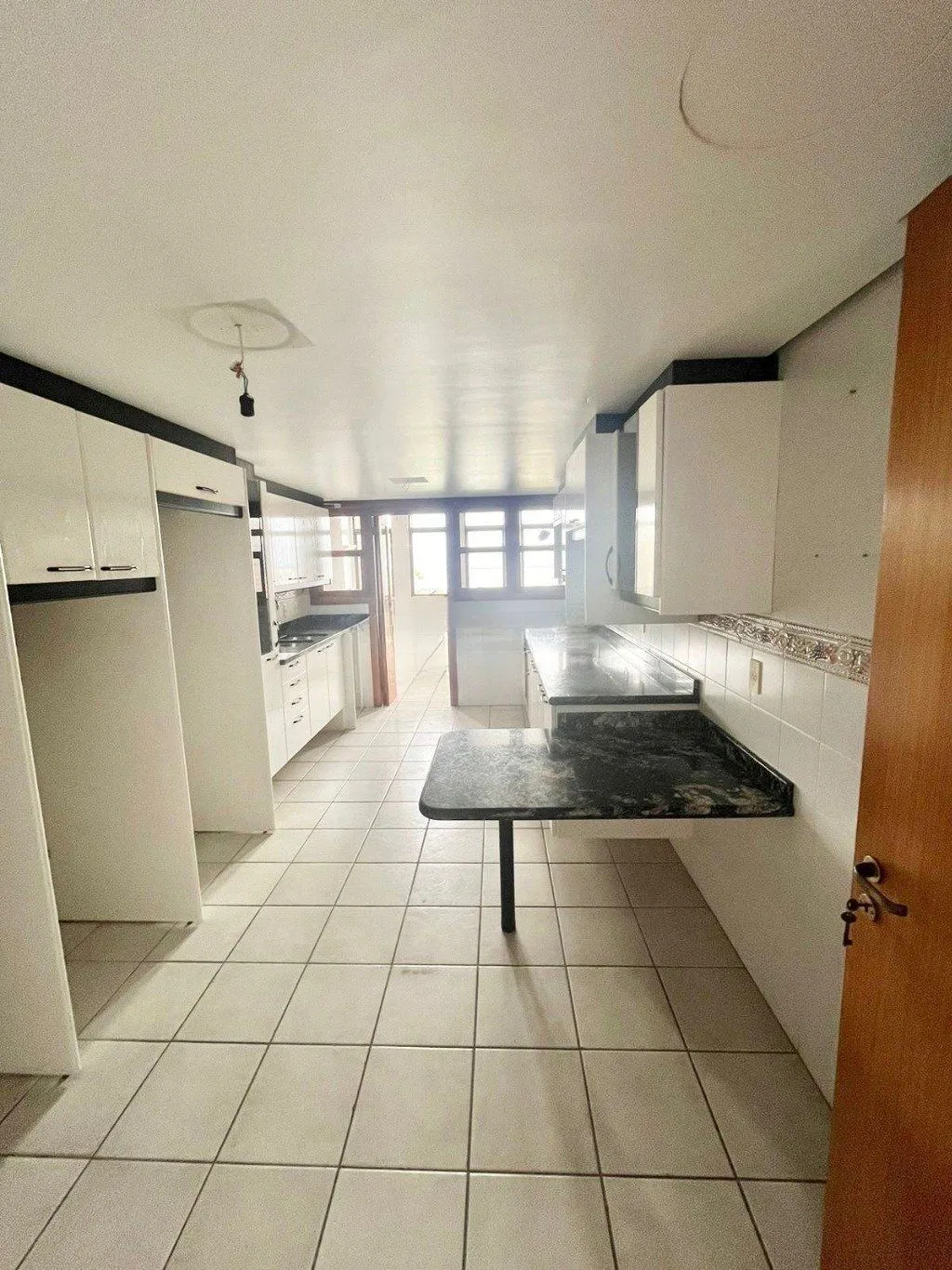 Imagem Apartamento de 4 dormitórios e 184m² à venda em Menino Deus, Porto Alegre.