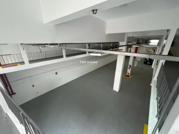 Imagem Loja com 1300m² na Av. Jabaquara.
