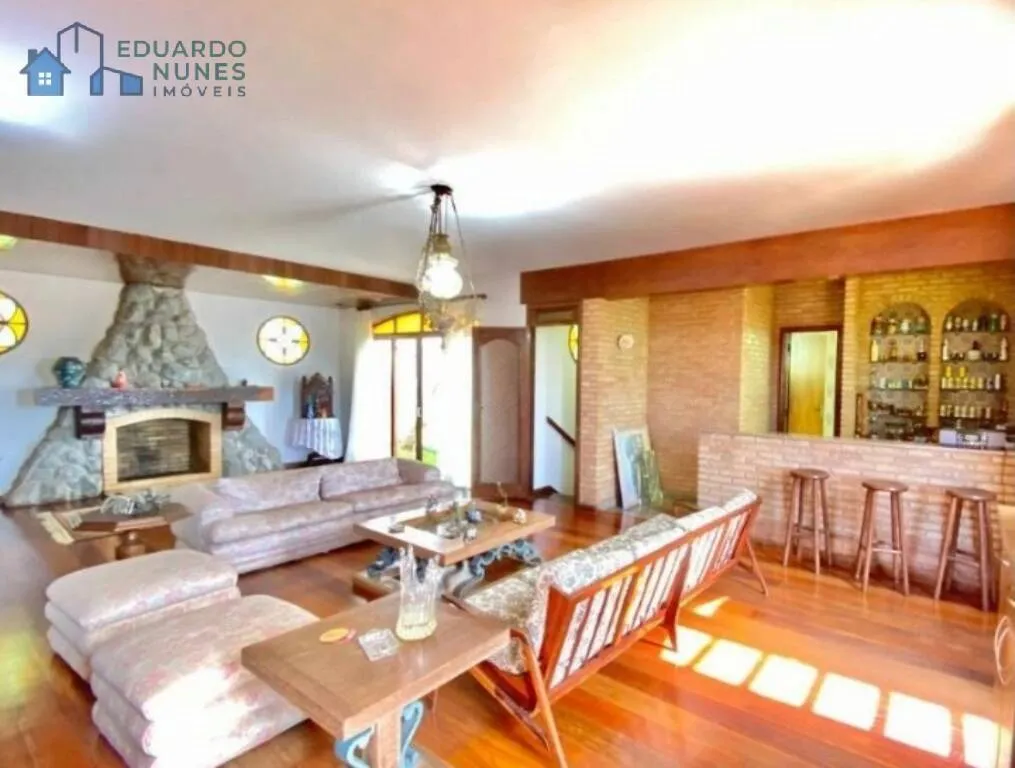 Imagem EXCELENTE CASA NO MANGABEIRAS COM 05 QUARTOS,02 SUÍTES E 04 VAGAS.