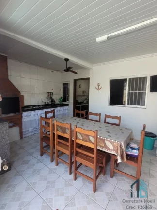 Imagem Sobrado com piscina, área gourmet, 03 quartos com suíte, 70 metros do Mar em Matinhos PR