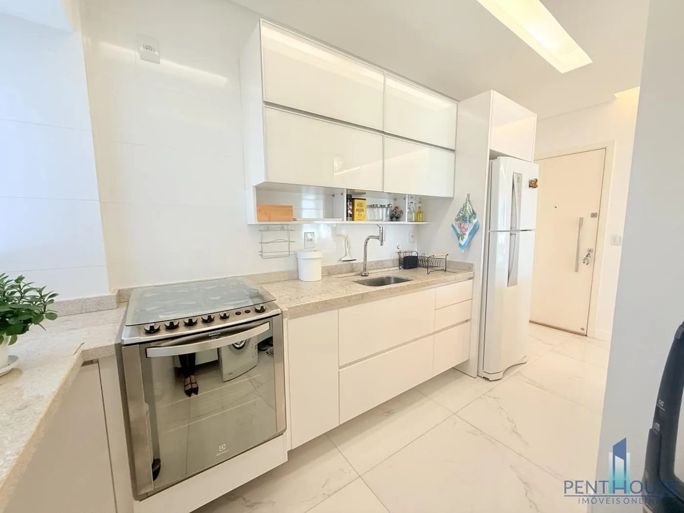 Imagem Apartamento com Terraço para Venda em Camboriú, São Francisco de Assis, 3 dormitórios, 3 suítes, 4 banheiros, 1 vaga