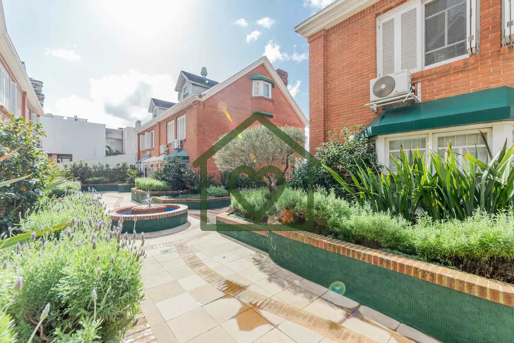 Imagem Esta elegante casa no prestigiado condomínio British House oferece 222,64 m2 de área construída, ...