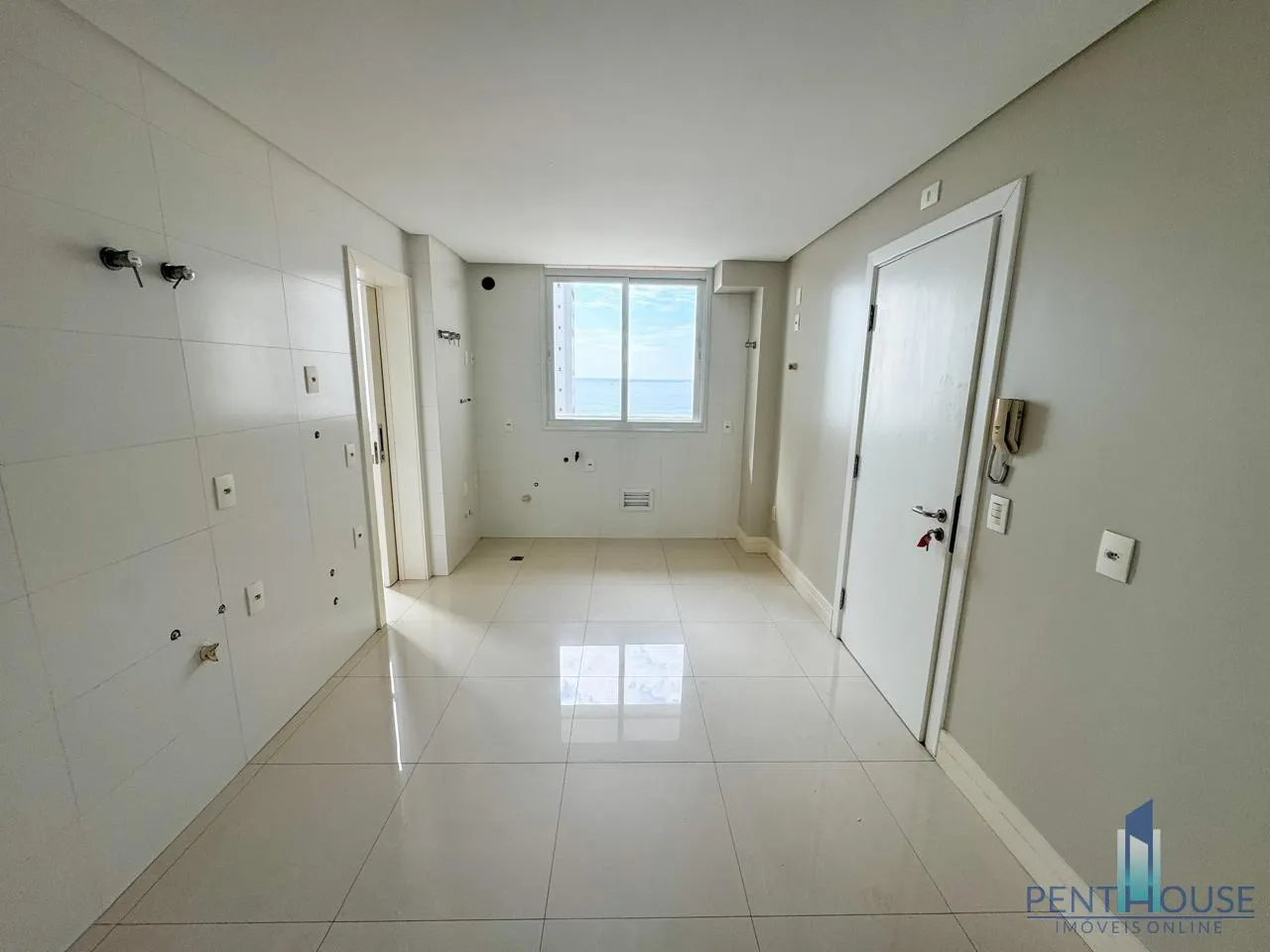 Imagem Apartamento Quadra Mar para Venda em Balneário Camboriú, CENTRO, 3 dormitórios, 3 suítes, 4 banheiros, 3 vagas