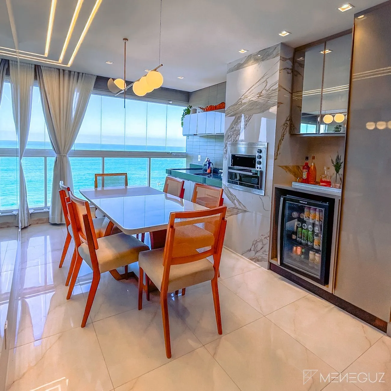 Imagem Apartamento 3 Quartos a venda de para Frente Mar da Praia do Morro finamente mobiliado e decorado