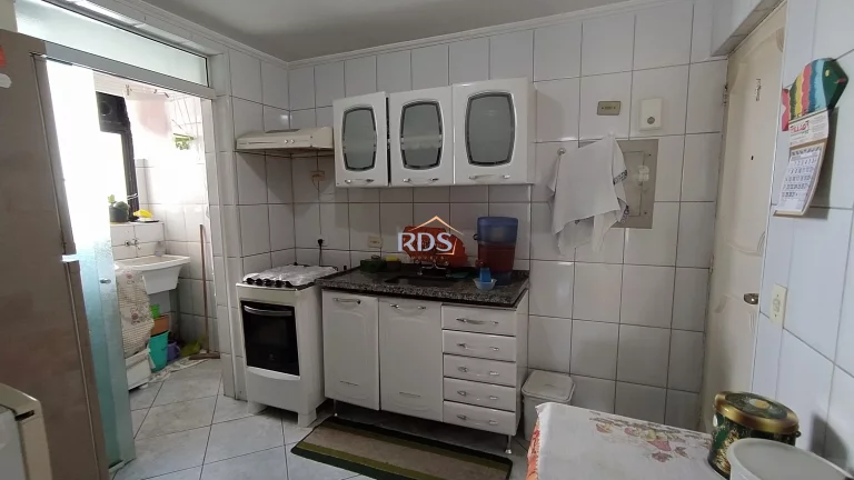 Imagem Vende apartamento de 76m² com 2 dormitórios sendo 1 suíte e com 2 vagas de garagem. Com vista livre.