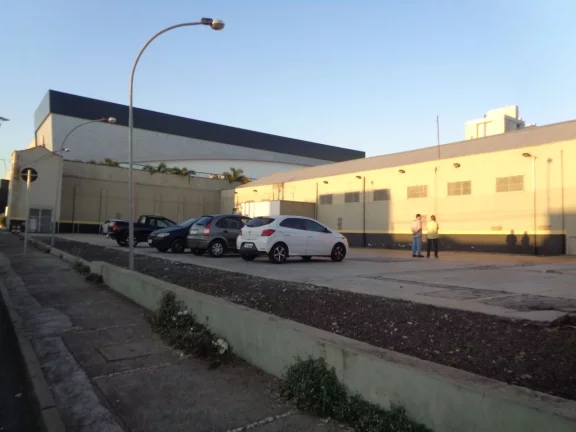 Imagem Barracão com 330m² de construção e 330m² de vagas localizado na Vila Rezende com banheiros e co...
