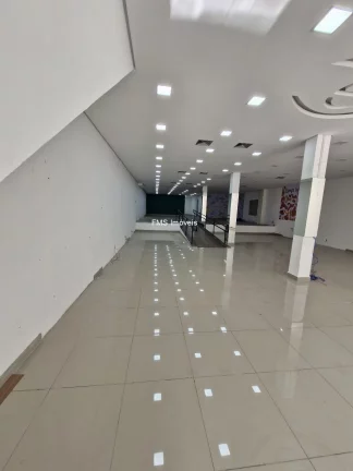 Imagem Loja comercial ampla em Pinheiros, São Paulo-SP: 6 banheiros, 15 vagas, 974m² de área! Venha conferir!