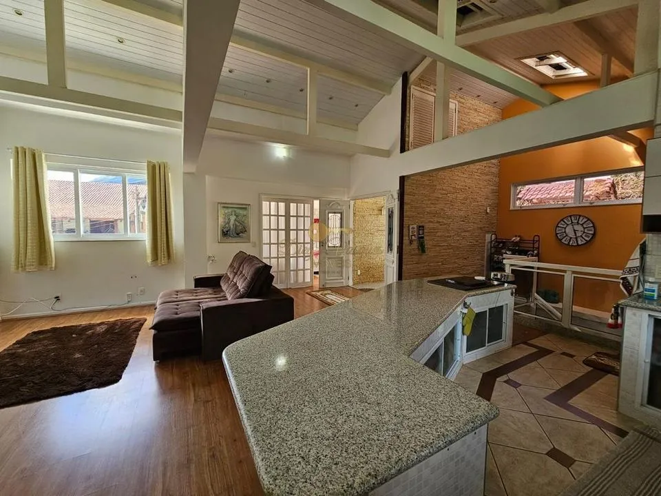 Imagem Casa em Condomínio para Venda em Teresópolis / RJ no bairro Comary
