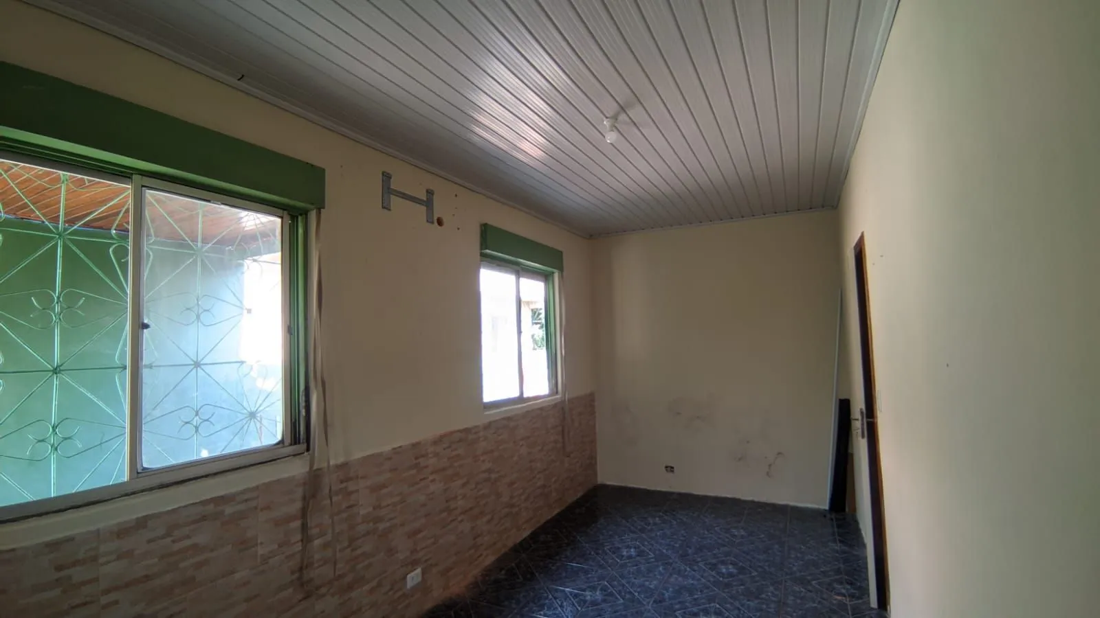 Imagem Casa com pátio, 2 dormitórios, Avenida Vinte e Um de Abril - bSarandi
