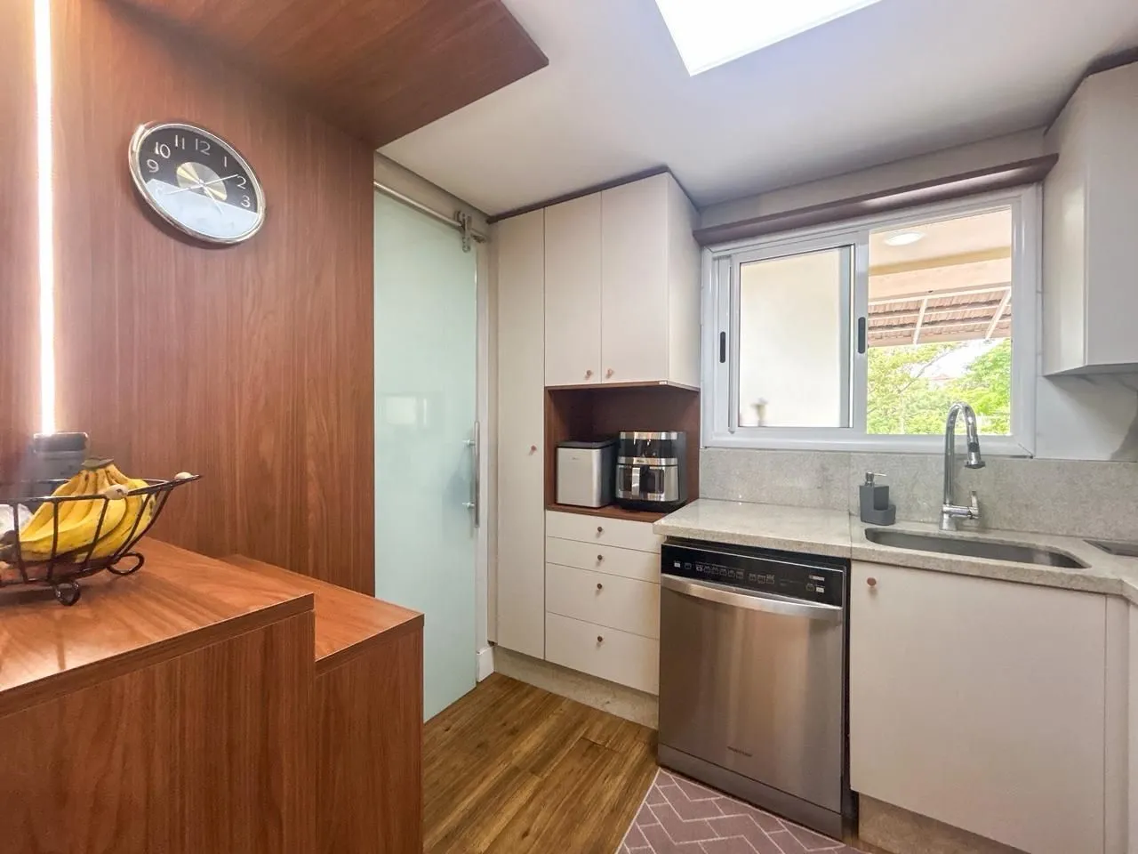 Imagem Casa em Condomínio com 03 quartos, 01 suíte e 02 vagas cobertas - Teresópolis