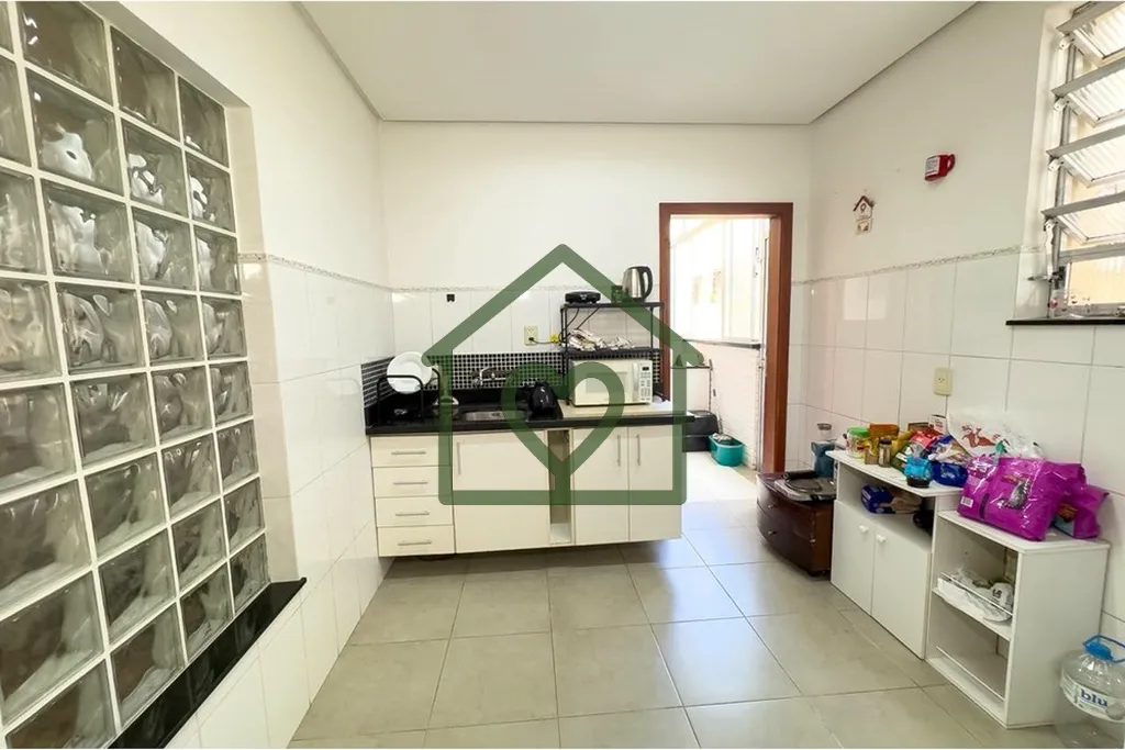 Imagem Apartamento com 2 pátios grandes em Petrópolis 
 
Este apartamento reformado fica no coração do ...