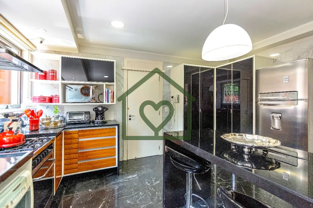 Imagem Esta belíssima residência de alto padrão oferece 4 suítes em 632m² de área privativa, elegante...