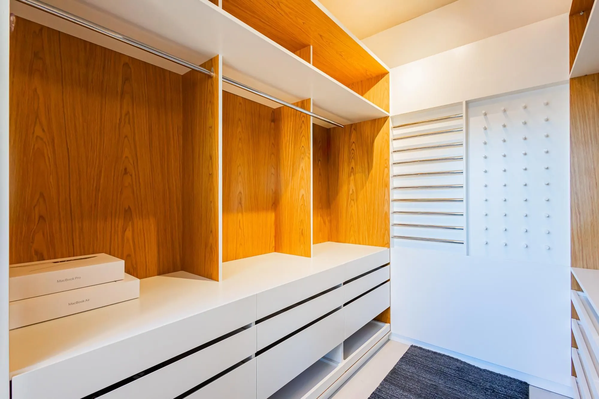 Imagem Espetacular apartamento finamente decorado e mobiliado por arquiteto renomado com 3 vagas próx. Rua Nova Iorque