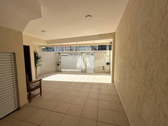 Imagem Casa moderna com 03 vagas de garagem na Aparecida!