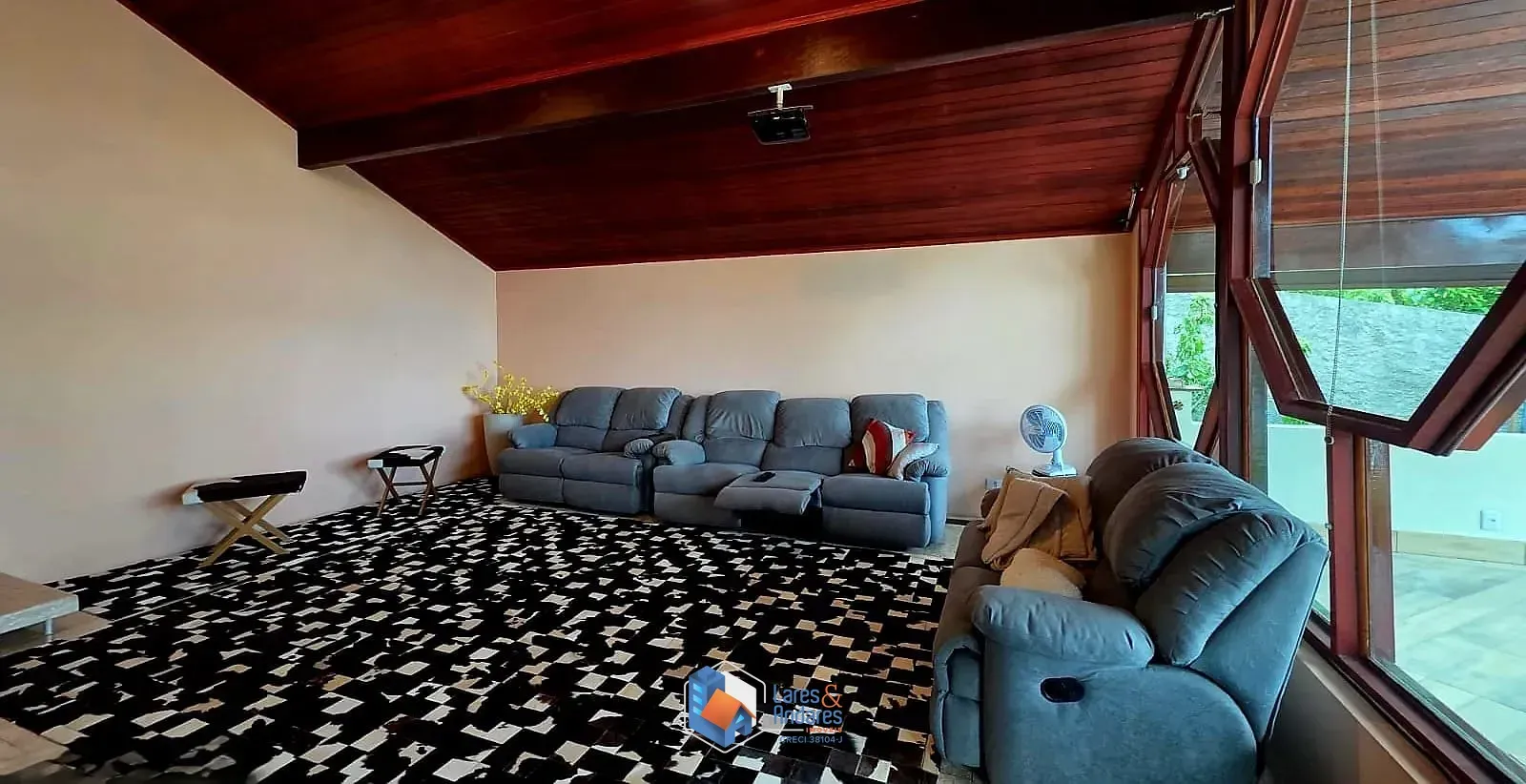 Imagem Casa Impecável com piscina de borda e vista infinita, um refúgio bem localizado no Portal Roselândia, Cotia, SP