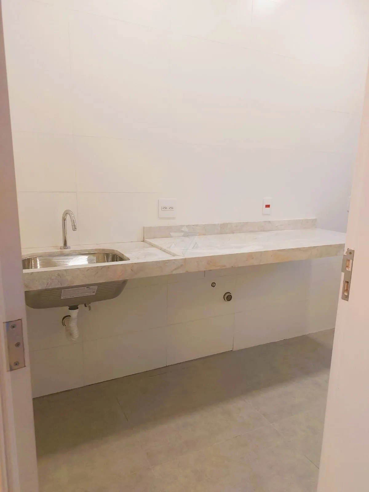 Imagem Sofisticação e Conforto: Sobrado no Residencial Lago Azul