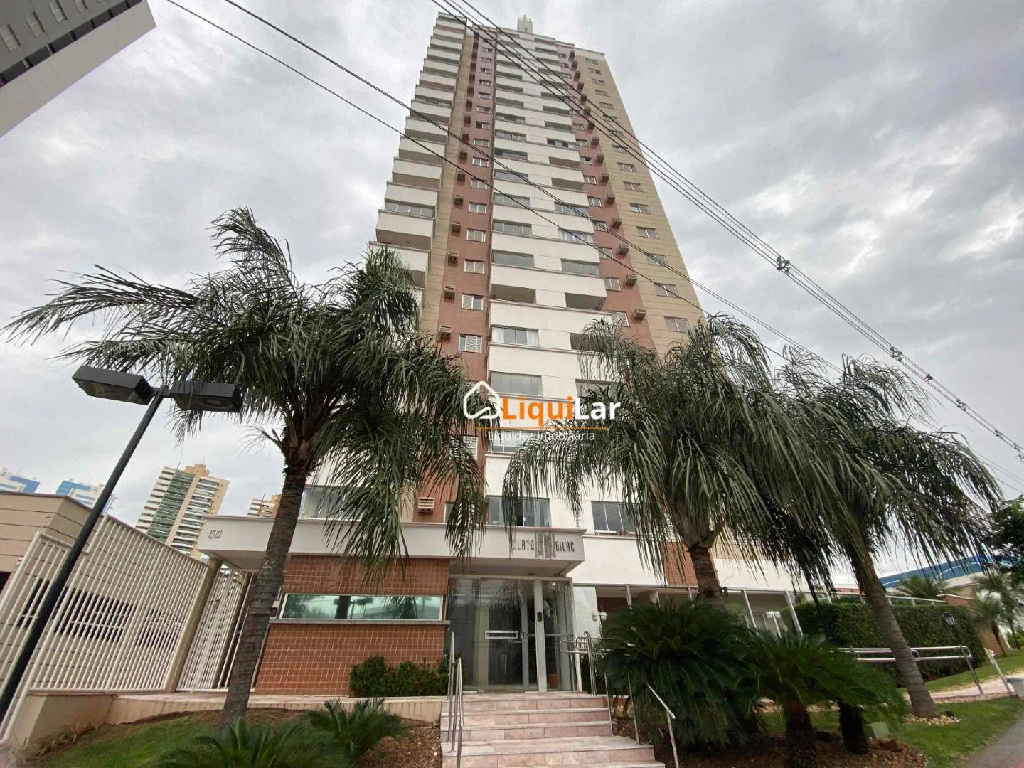 Foto do imóvel Apartamento à Venda no Edifício Olavo Bilac com 3 Quartos, Suíte, 2 Sacadas e 2 Vagas Cobertas