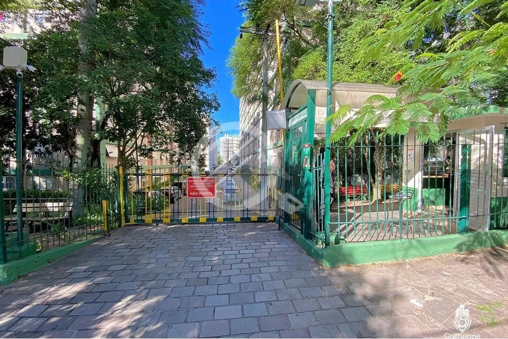 Imagem Descubra a comodidade e o conforto de viver no coração de Porto Alegre! Este apartamento desocupad...