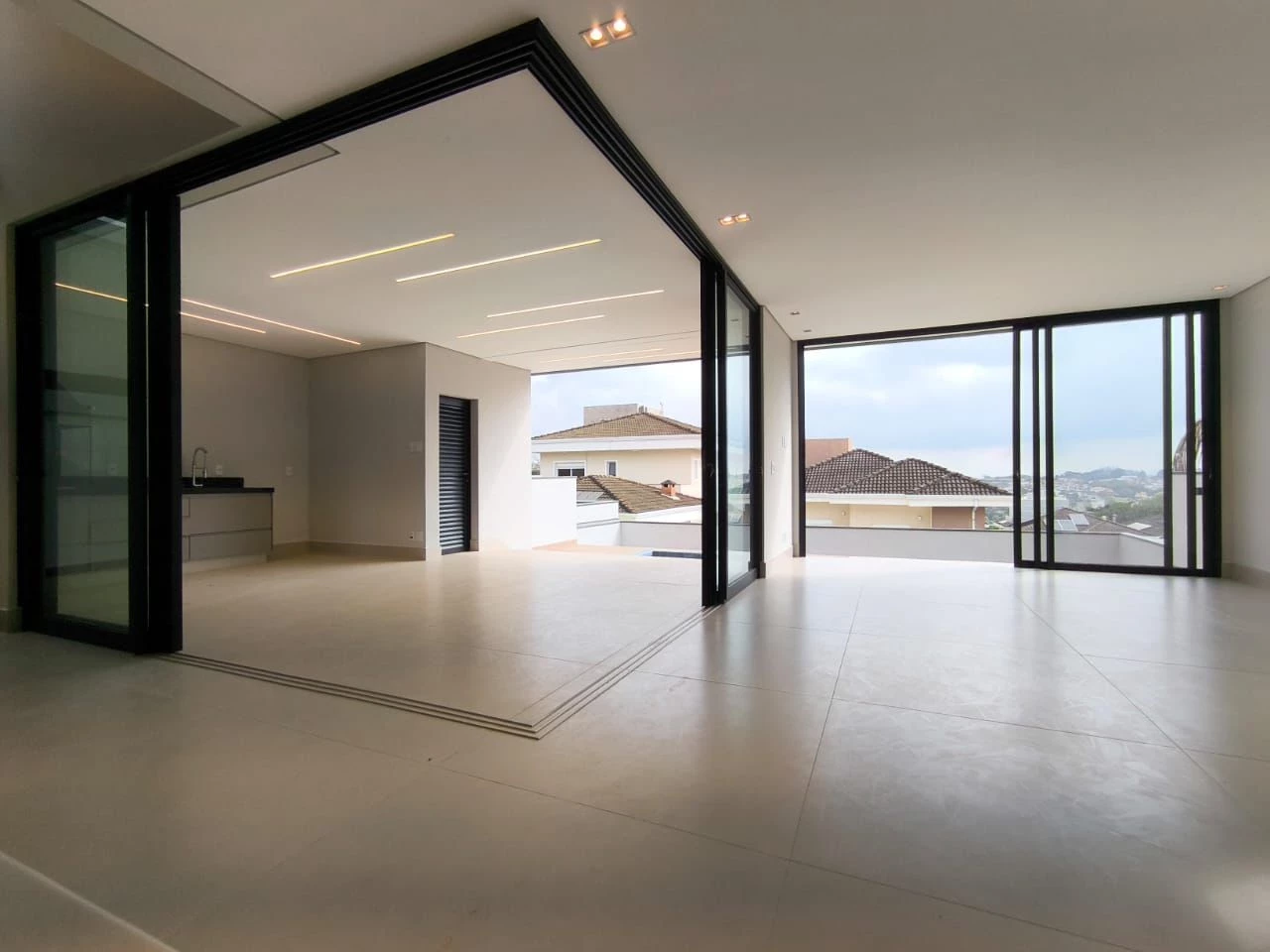 Foto do imóvel: Sobrado com 3 Quartos à Venda, 31.900 m² em Alameda Basiléia, nº 172. Nações, Valinhos - SP