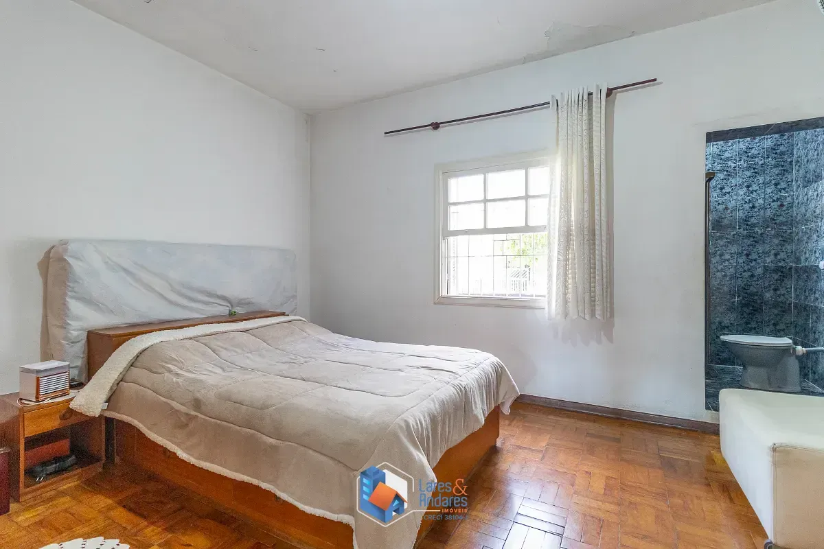 Imagem Sobrado para venda em Chácara Inglesa com 4 quartos, sendo 1 suíte, 181m²