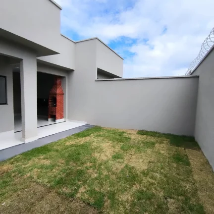 Imagem Casa De 2/4 Com Suite Om Quintal Grande E Otimo Acabamento No Parque Montreal
