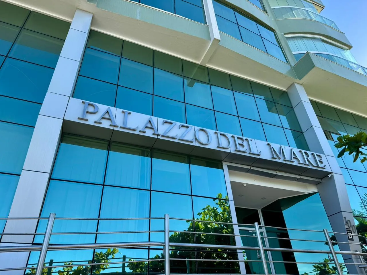 Imagem Apartamento com vista para o mar à venda com 240m2 por R$ 8.000.000,00