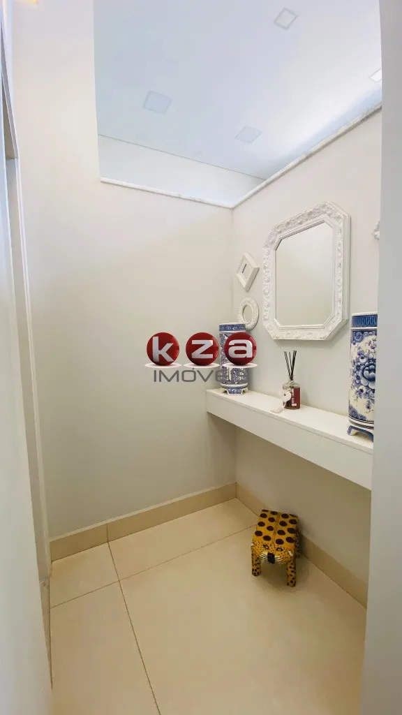 Imagem Casa de Luxo à Venda em Condomínio Exclusivo em Valinhos-SP: 3 quartos, 3 suítes, 3 salas, 5 banheiros, 2 vagas de garagem, 317m².
