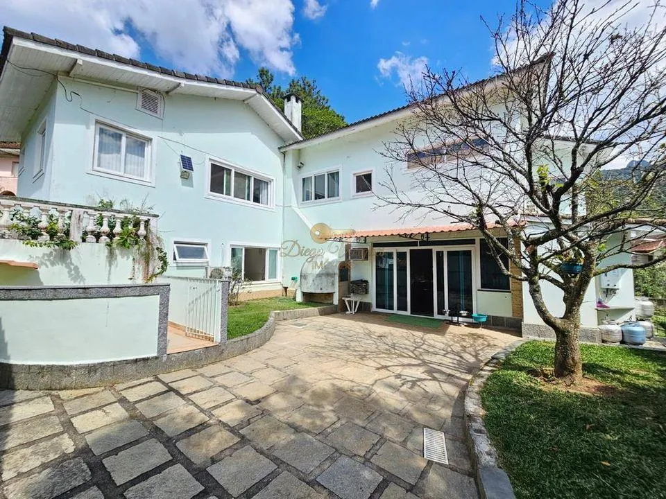 Imagem Casa em Condomínio para Venda em Teresópolis / RJ no bairro Comary
