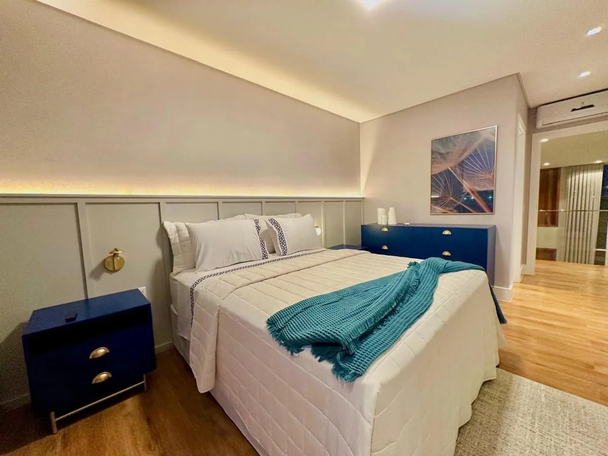 Imagem Sobrado mobiliado e decorado com 05 suítes e piscina em concreto