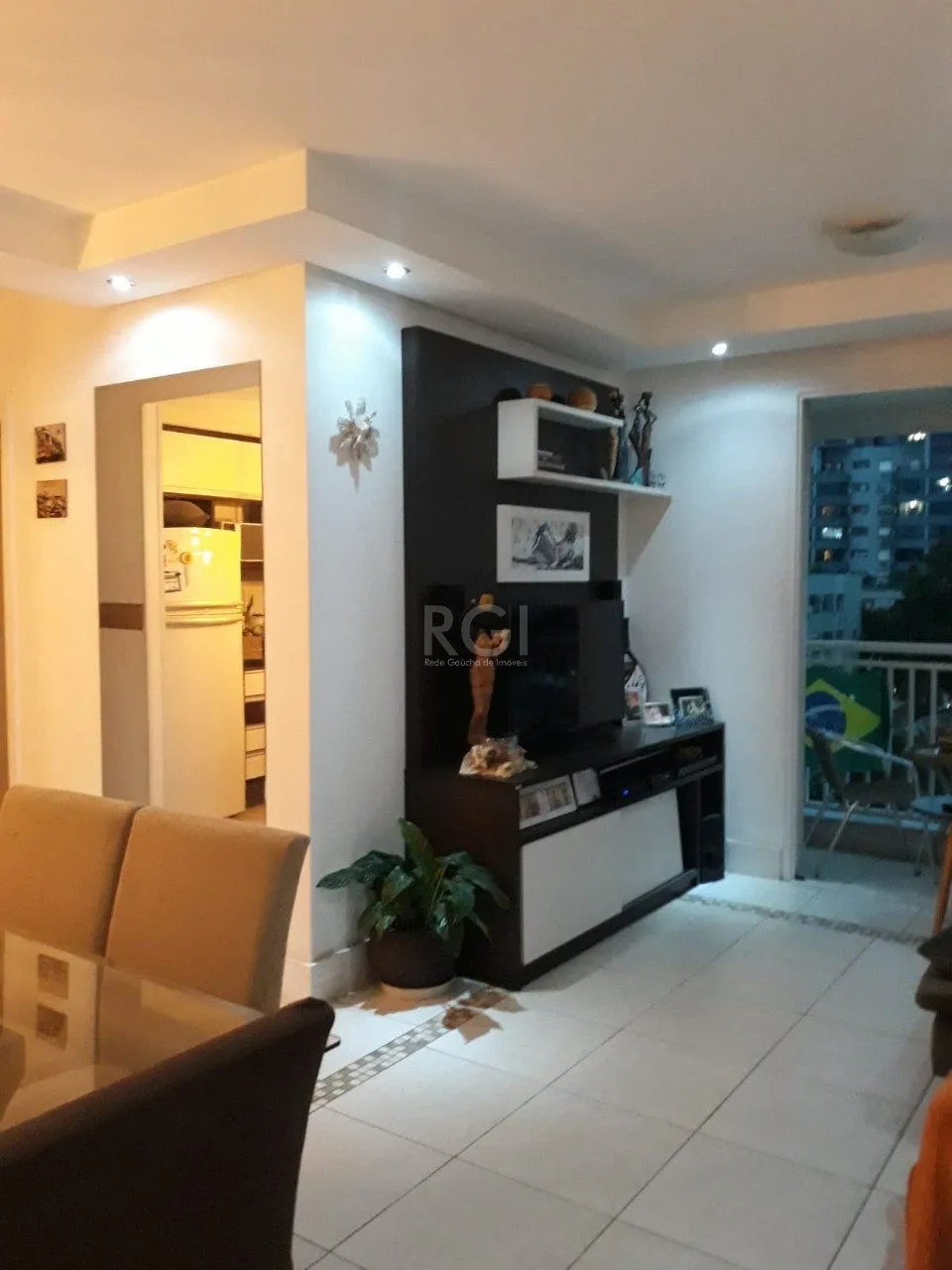 Imagem Apartamento de três dormitórios, suíte e uma vaga de garagem no bairro Cristo Redentor em Porto Alegre.