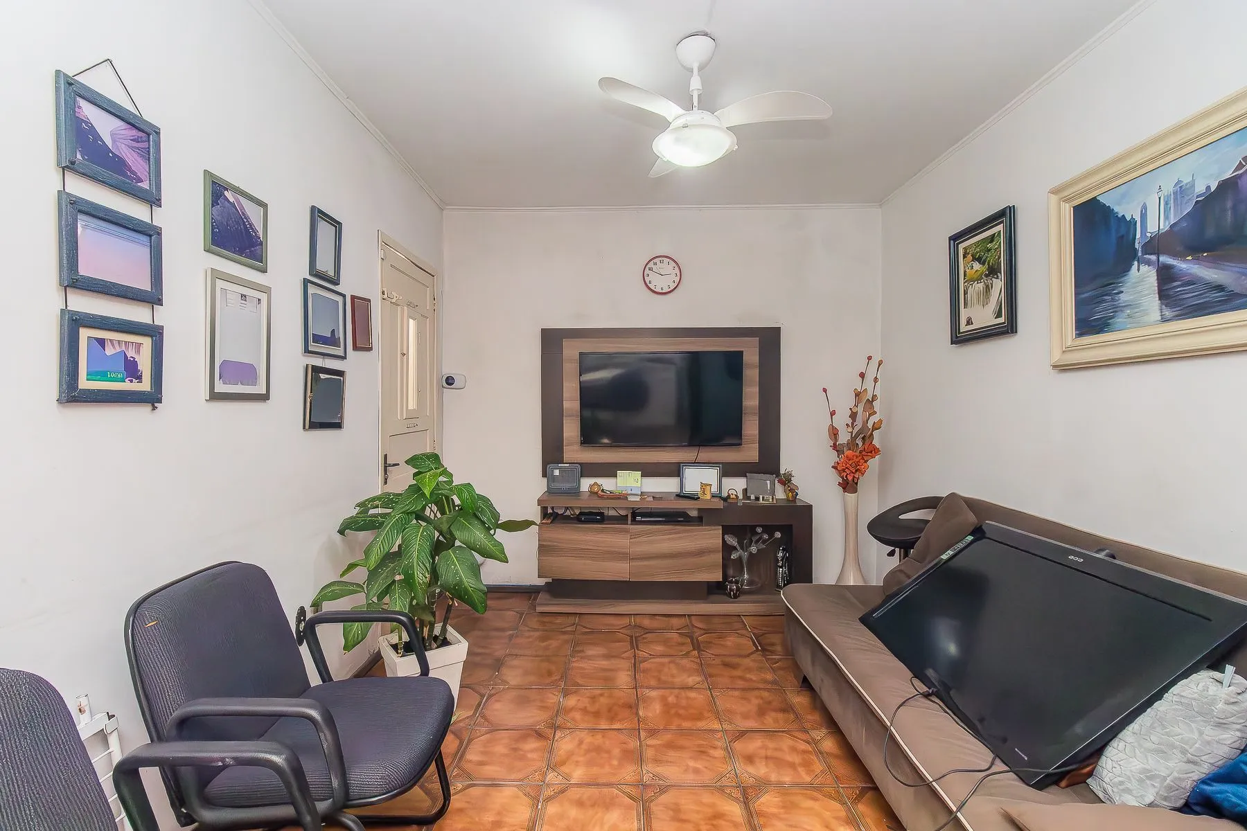 Imagem Casa 3 dormitórios, 5 vagas.