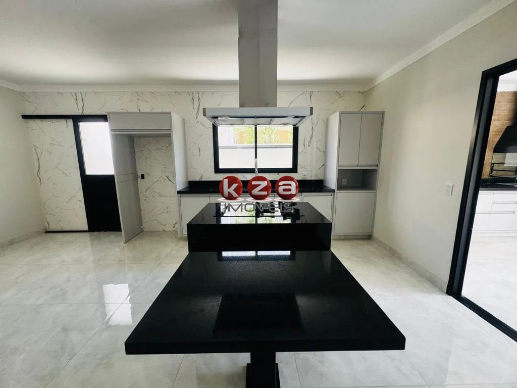 Imagem Casa de alto padrão a venda no Condomínio Portal do Jequitibá em Valinhos-SP: 4 quartos, 3 suítes, 4 vagas de garagem, 244m² de área.