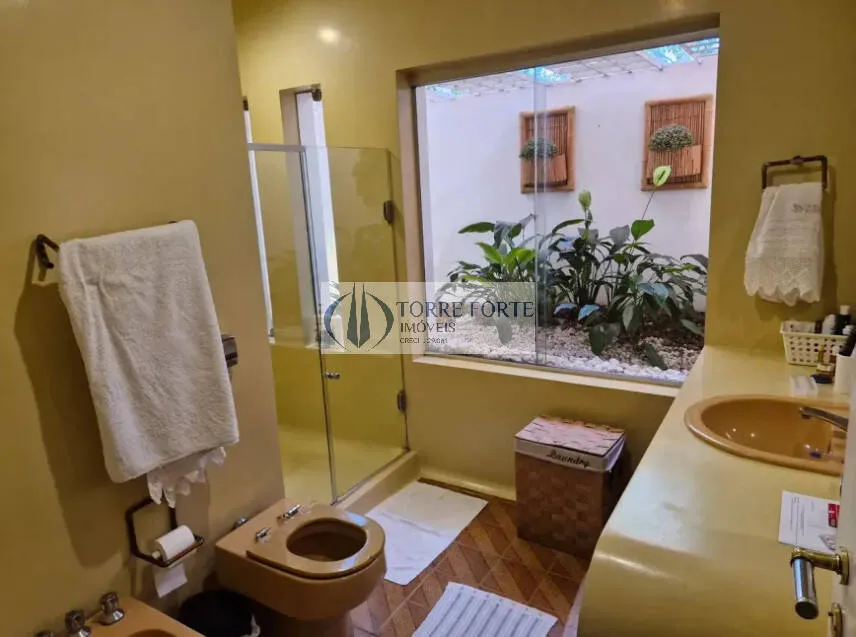 Imagem Excelente casa de alto padrão no Bairro Cidade Jardim, com 532 m², única