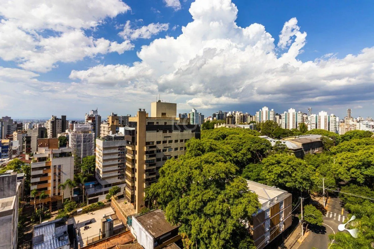 Imagem 195m churrasqueira, 3 suites, 4 vagas semimobiliado no bairro Rio Branco, Poa/RS