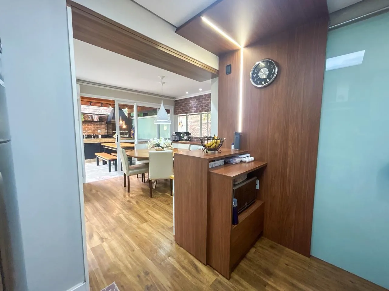 Imagem Casa em Condomínio com 03 quartos, 01 suíte e 02 vagas cobertas - Teresópolis