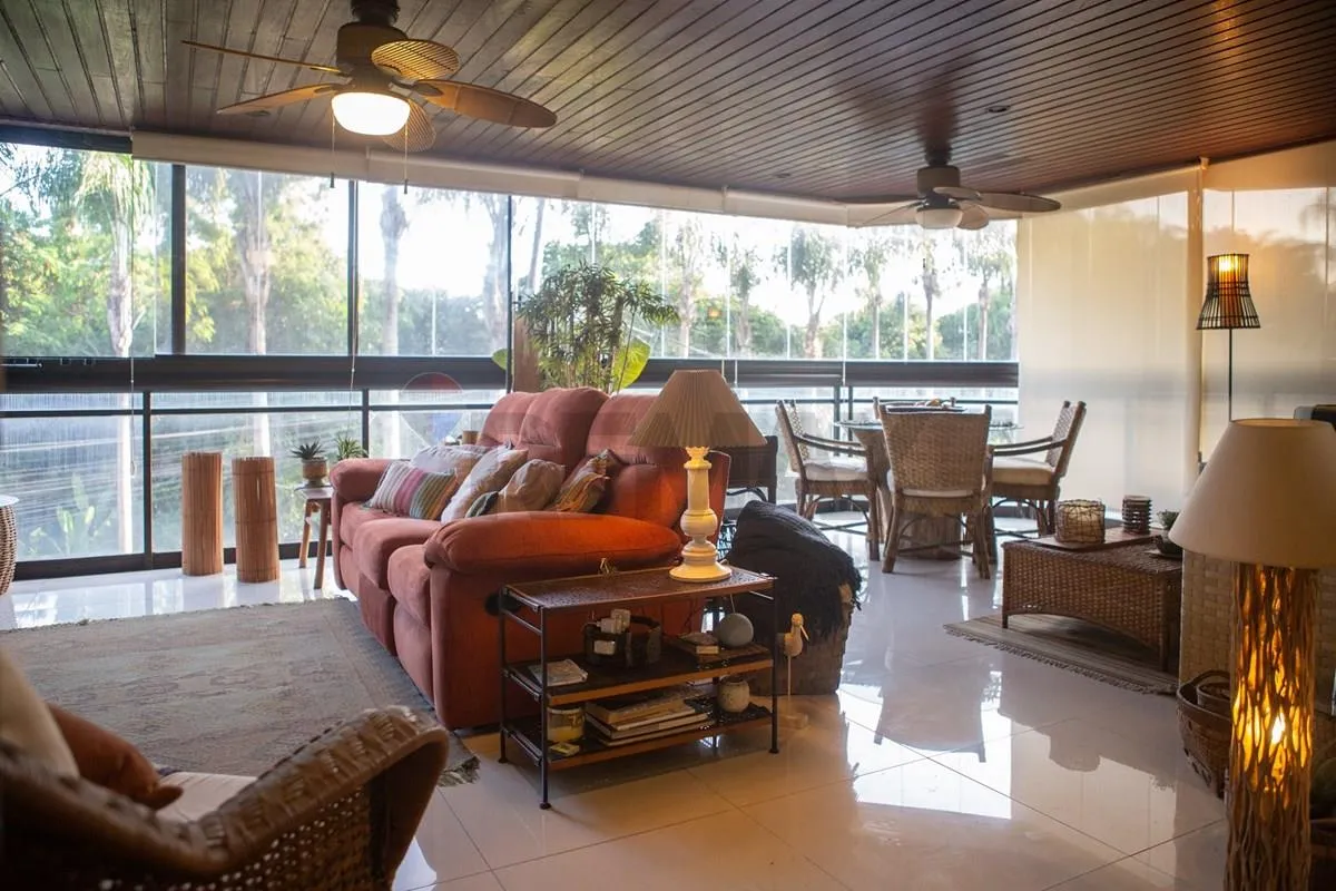 Imagem Apartamento No Recreio dos Bandeirantes - Um Refúgio Entre o Verde e o Mar